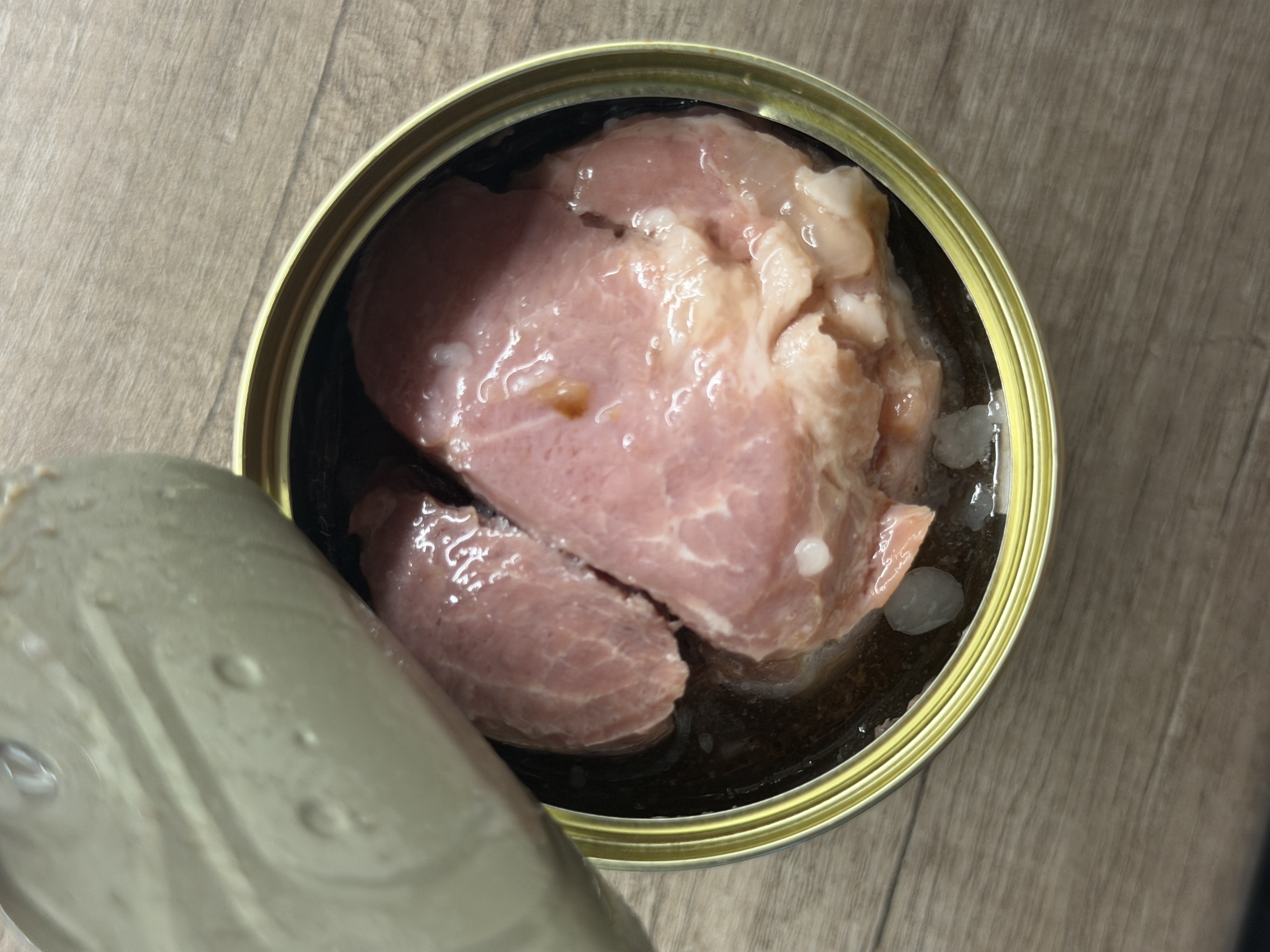 Готовый продукт. Крупные кусочки мяса в собственном соку.